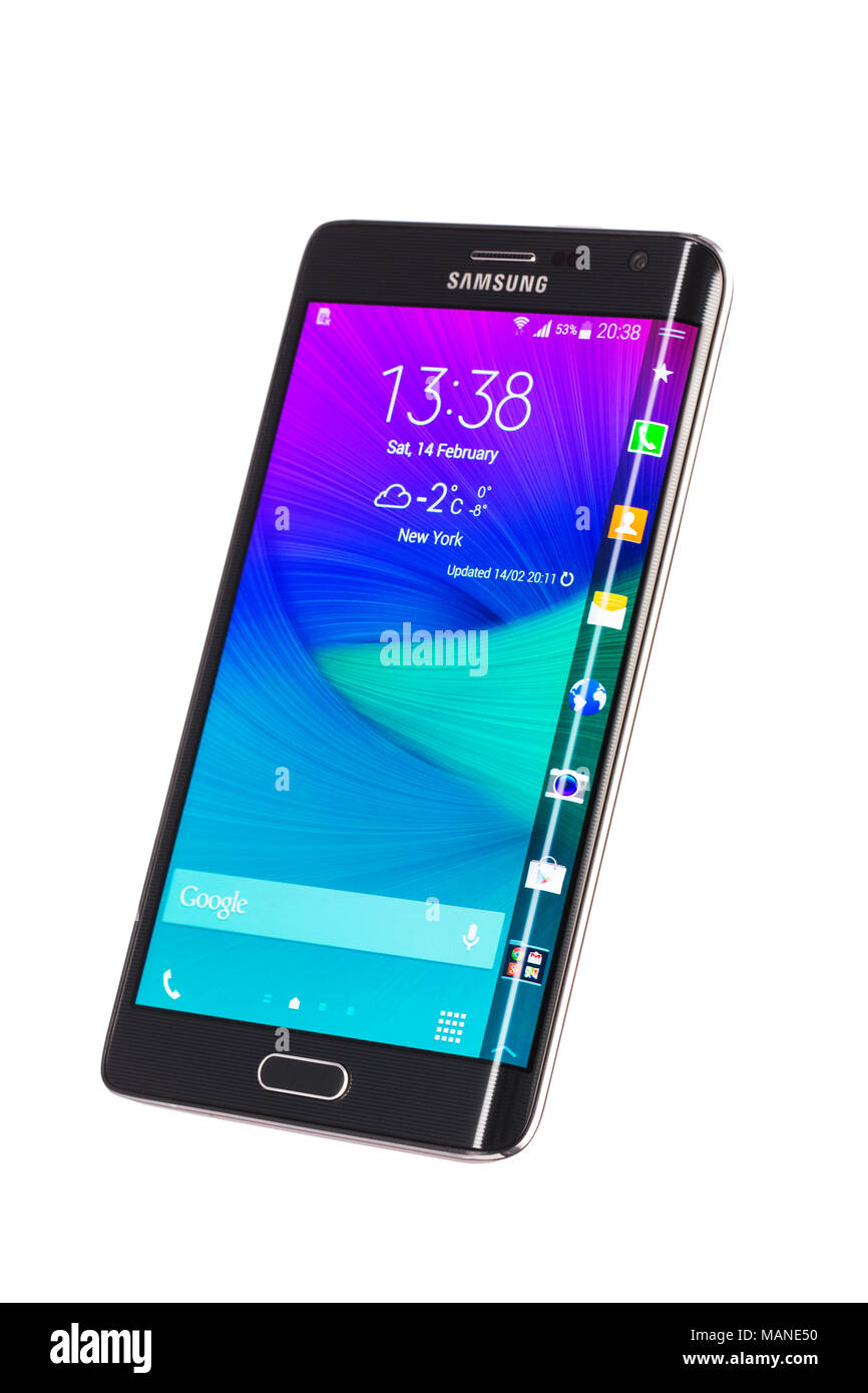 Varna, Bulgarien - 14. Februar 2015: Studio geschossen von einem schwarzen Samsung Galaxy Edge Smartphone, mit 16-mP-Kamera, Quad-core 2,7 GHz und 5.6 "Gekrümmte Stockfoto