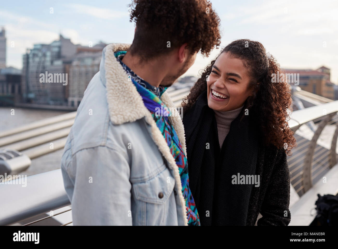 Junge touristische Paar London im Winter Stockfoto