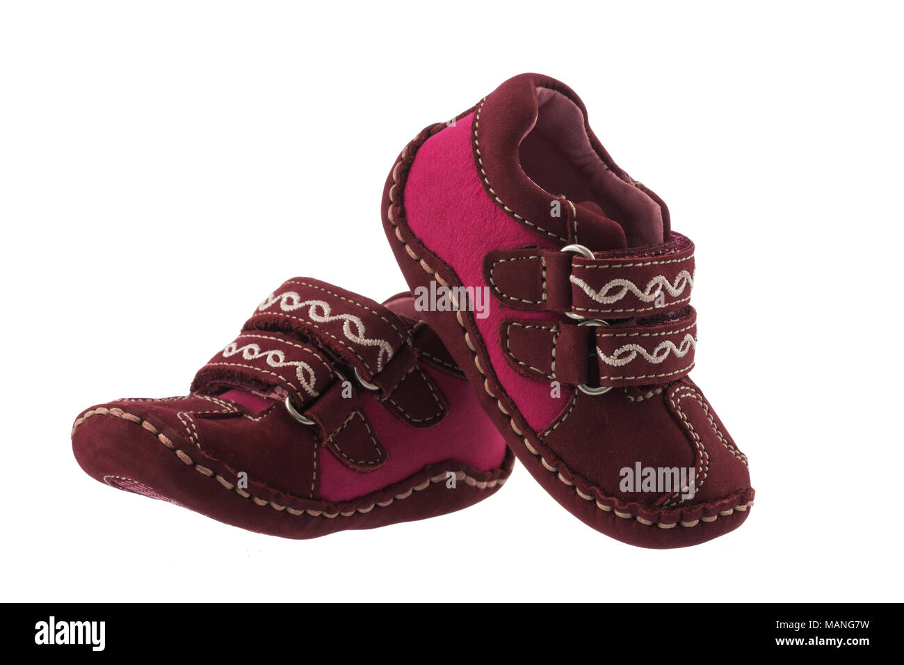 Baby Mädchen rosa Schuhe isoliert auf weißem Hintergrund Stockfoto