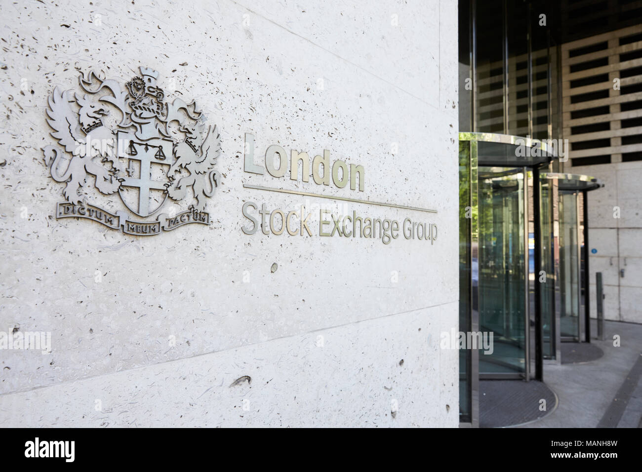 LONDON - Mai, 2017: Haupteingang des London Stock Exchange Gebäude, Paternoster Square, London, EC4, Seitenansicht Stockfoto