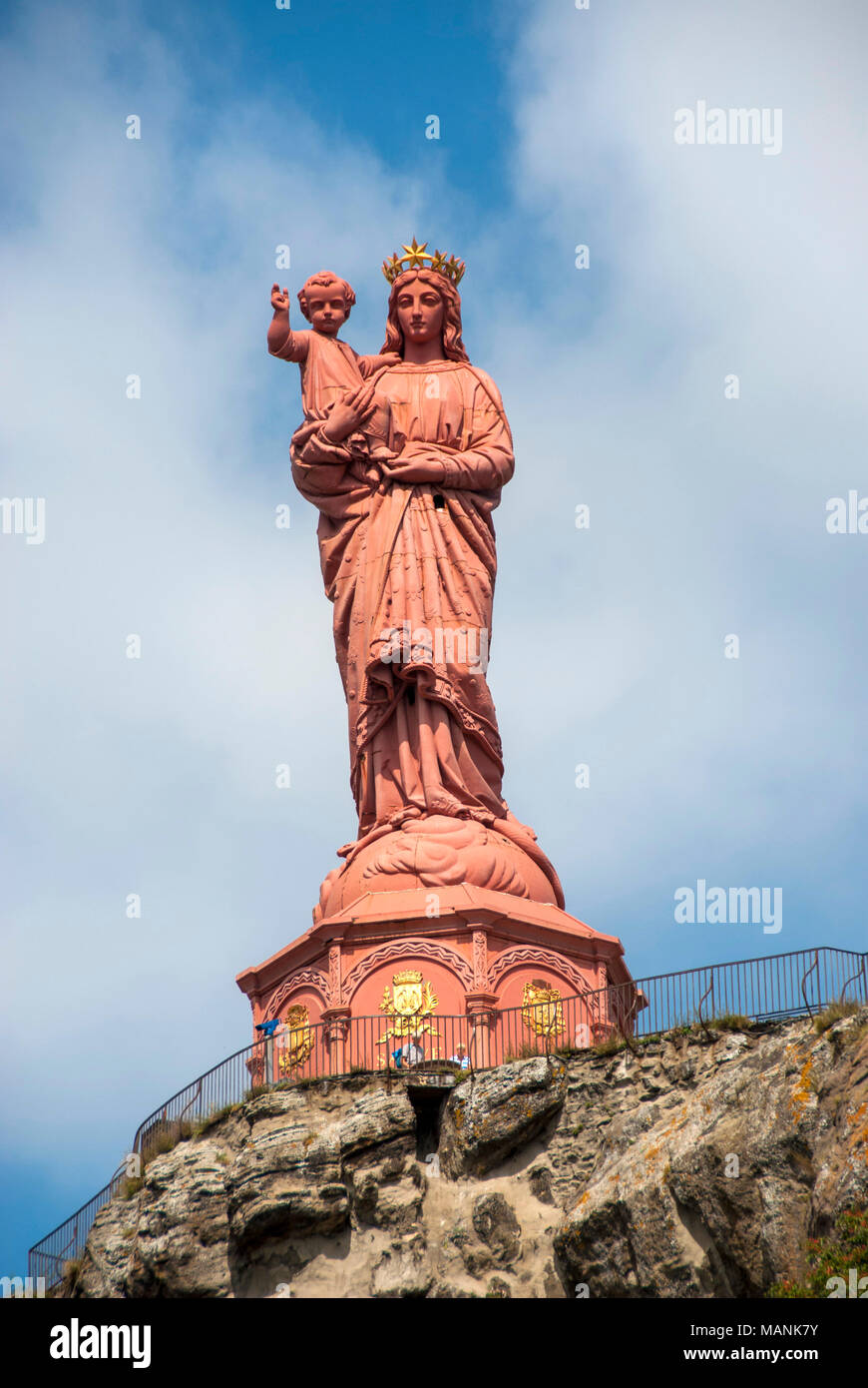 Le Puy en Velay, Statue des ND de France monumentales Werk aus Kanonen, die während der Belagerung von Sebastopol, Haute Loire, Auvergne, Frankreich, gefangen genommen wurden Stockfoto