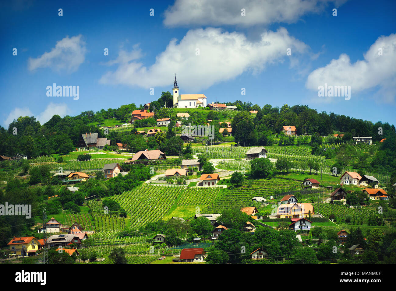 Panoramablick auf schöne Dorf in Slowenien Stockfoto