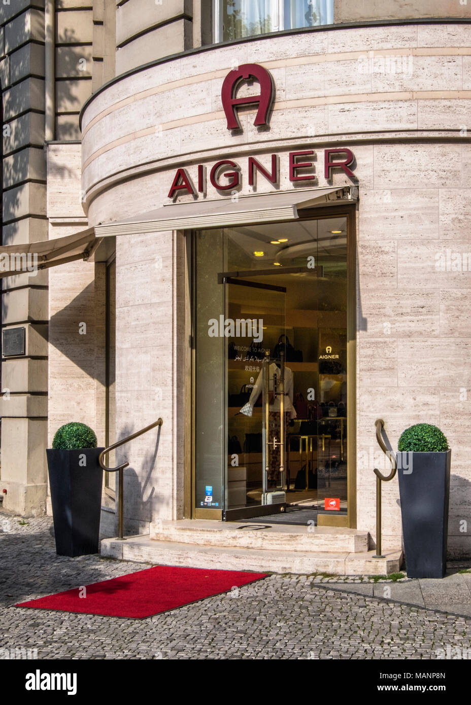 Berlin, Charlottenburg. Aignor Store verkaufen hochwertige Lederwaren,  Taschen & acceesories am Kurfürstendamm Stockfotografie - Alamy