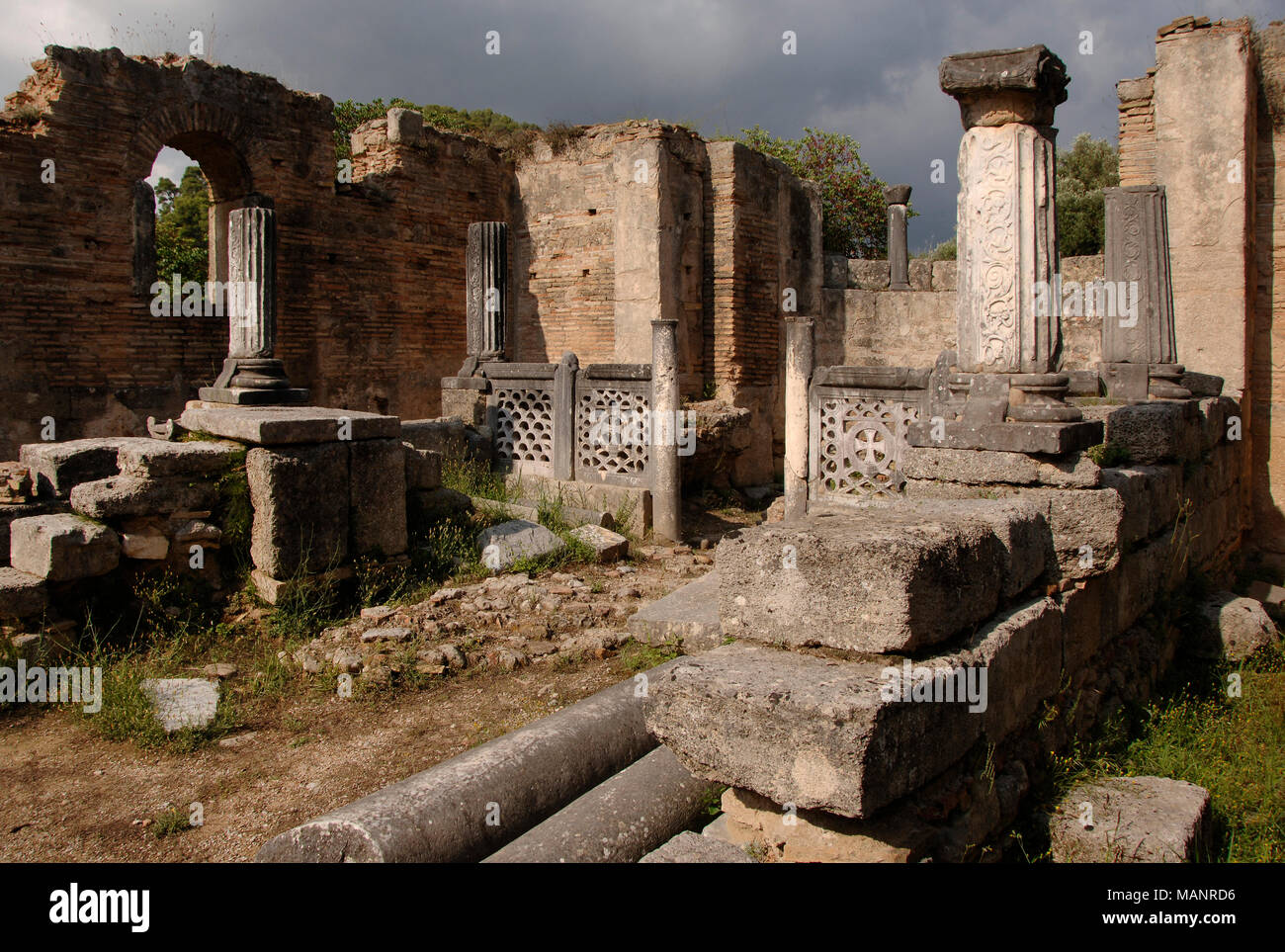 Griechenland. Olympia. Workshop der Pheidias. Rechteckiges Gebäude, Ca. 430 v. Chr.. Wo Pheidias der berühmten cult Statue des Zeus gebaut. Das Gebäude wurde später in ein Byznatine Kirche incoporated. Elis Region Peloponnes. Stockfoto