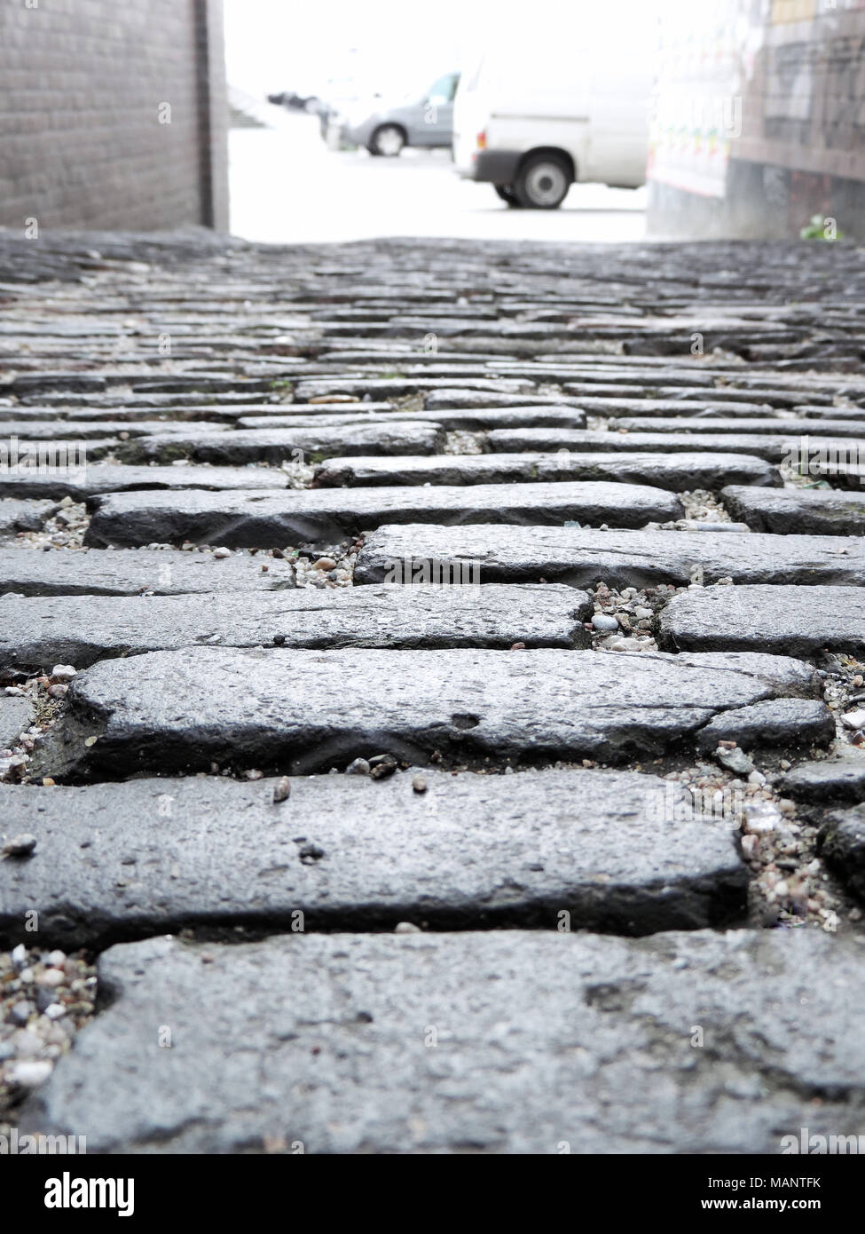 Gepflasterte straße mit kopfsteinpflaster -Fotos und -Bildmaterial in ...
