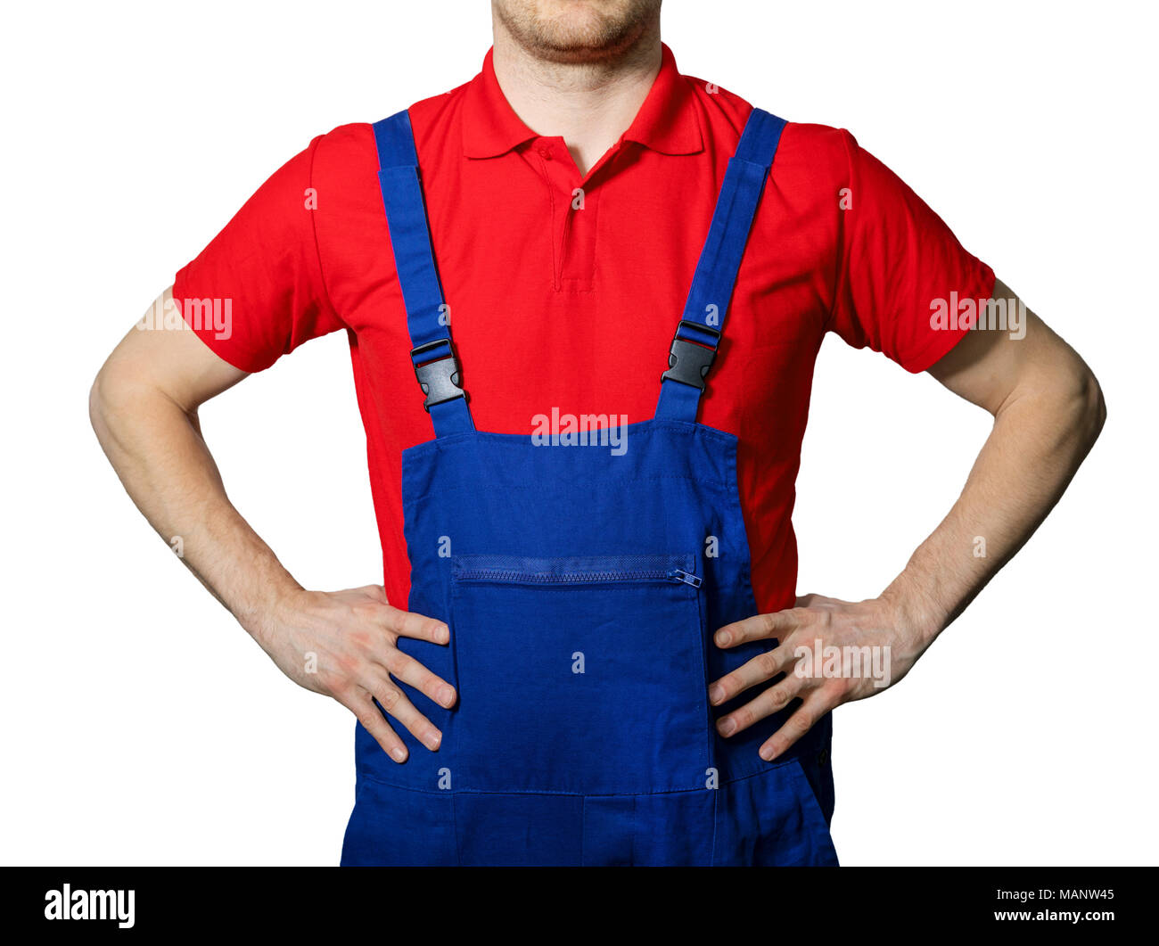 Arbeiter in blauen Overalls und roten Poloshirt auf weißem Hintergrund Stockfoto