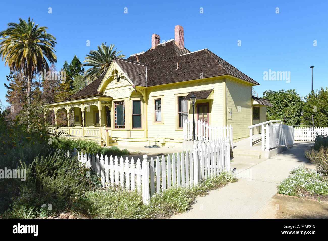 FULLERTON, Kalifornien - 7. FEBRUAR 2018: Fullerton Arboretum Heritage House. Das Haus wurde von Dr. George Crook Clark, erbaut im Jahre 1894. Stockfoto