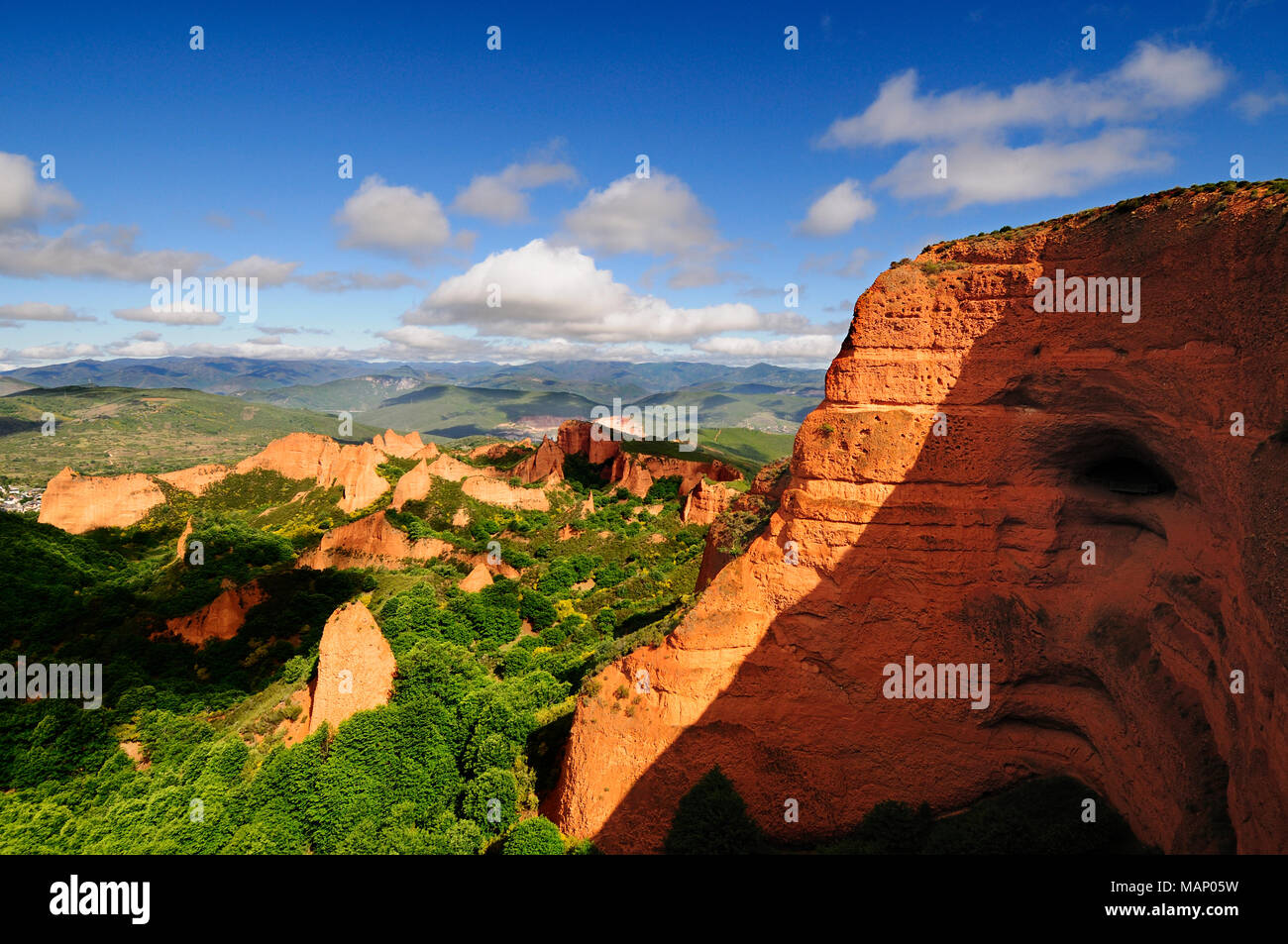 Atemberaubende Landschaft von Las Medulas, einst eine römische Goldmine. Heute zum UNESCO-Weltkulturerbe. Castilla y Leon, Spanien Stockfoto