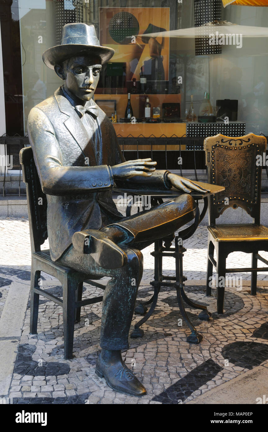 Statue des Dichters Fernando Pessoa. Chiado in Lissabon. Portugal Stockfoto