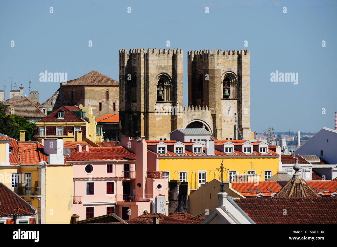 Die Sé Catedral (Motherchurch) und den Fluss Tejo im Hintergrund, Lissabon, Portugal Stockfoto