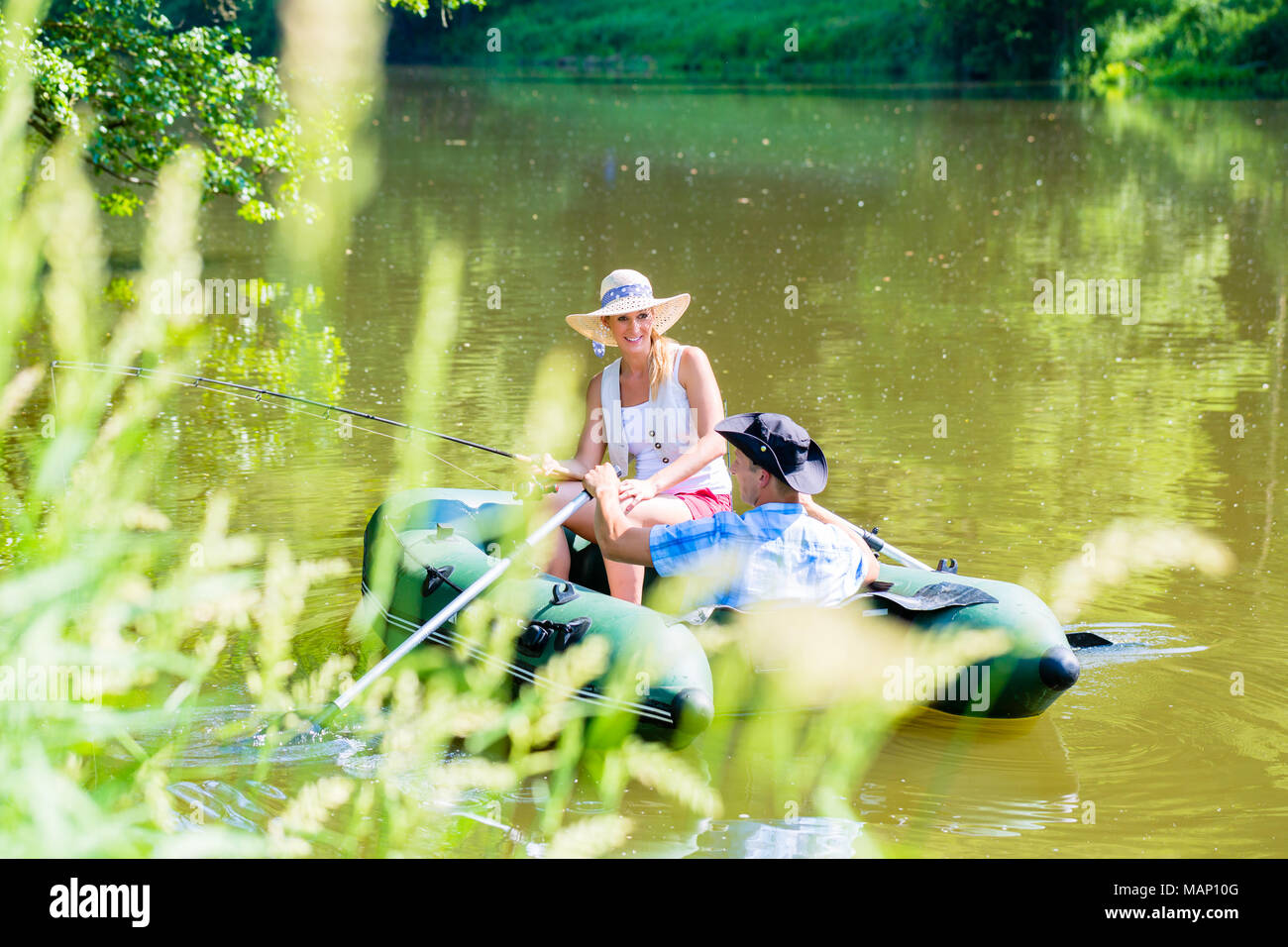 Angeln auf gummiboot Fotos und Bildmaterial in hoher Auflösung Alamy