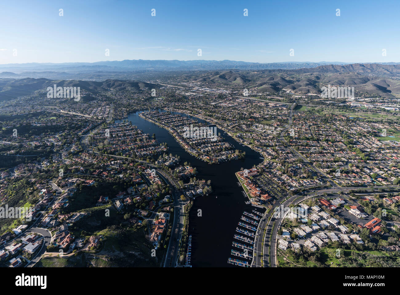 Luftaufnahme von Westlake Insel, den Hafen und die See der tausend Eichen und Westlake Village Gemeinschaften von Südkalifornien. Stockfoto