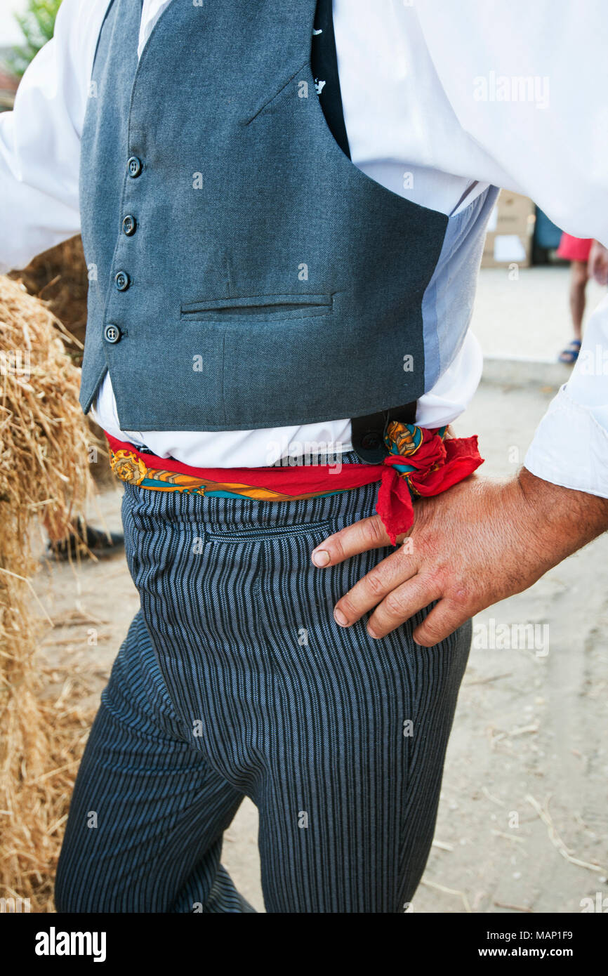 Trachten der "campinos" bei der Ausführung von wilden Stieren. Barrete Verde (grüne Kappe) Festlichkeiten. Alcochete, Portugal Stockfoto