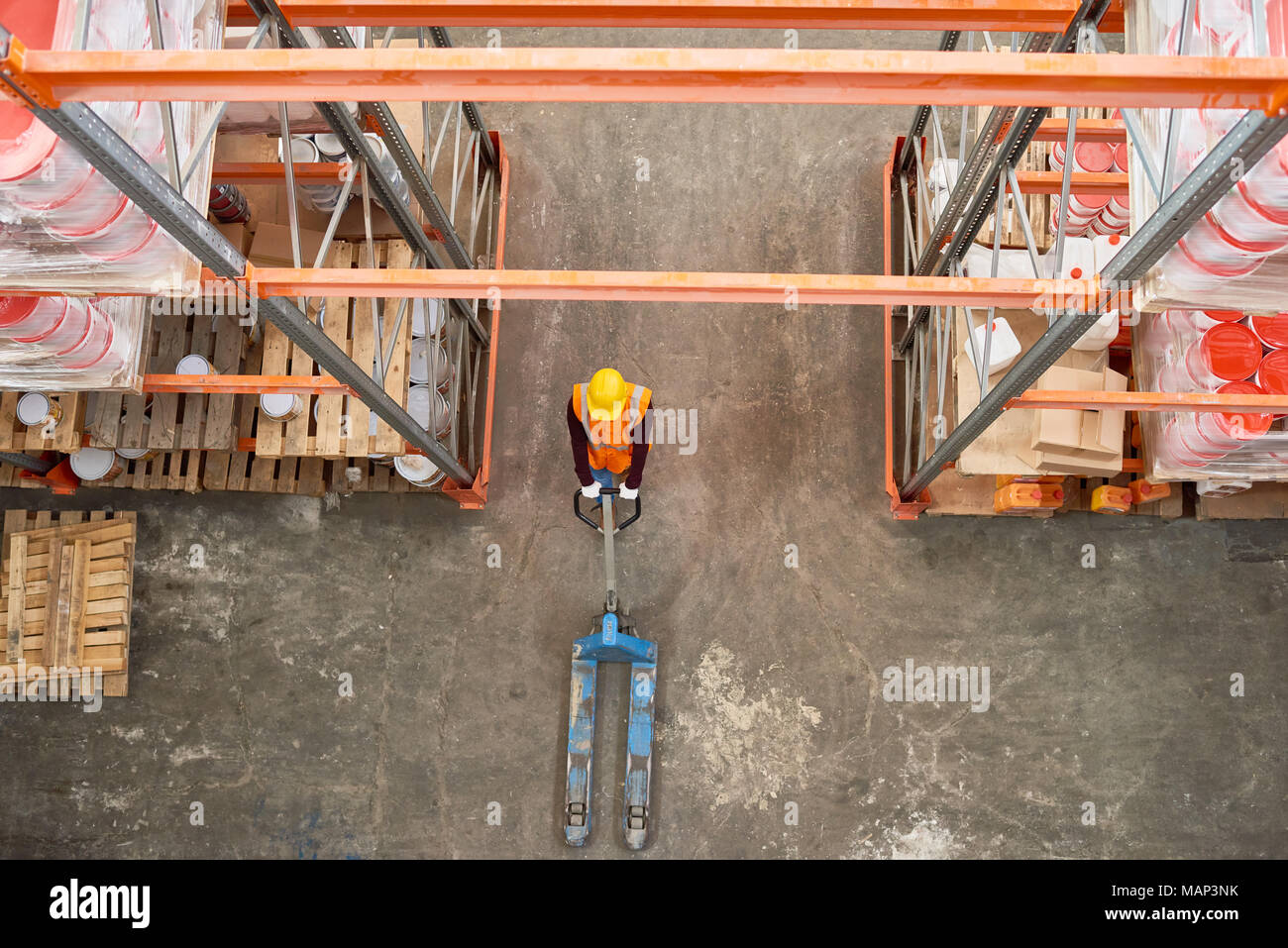 Mover im Lager Gang Stockfoto