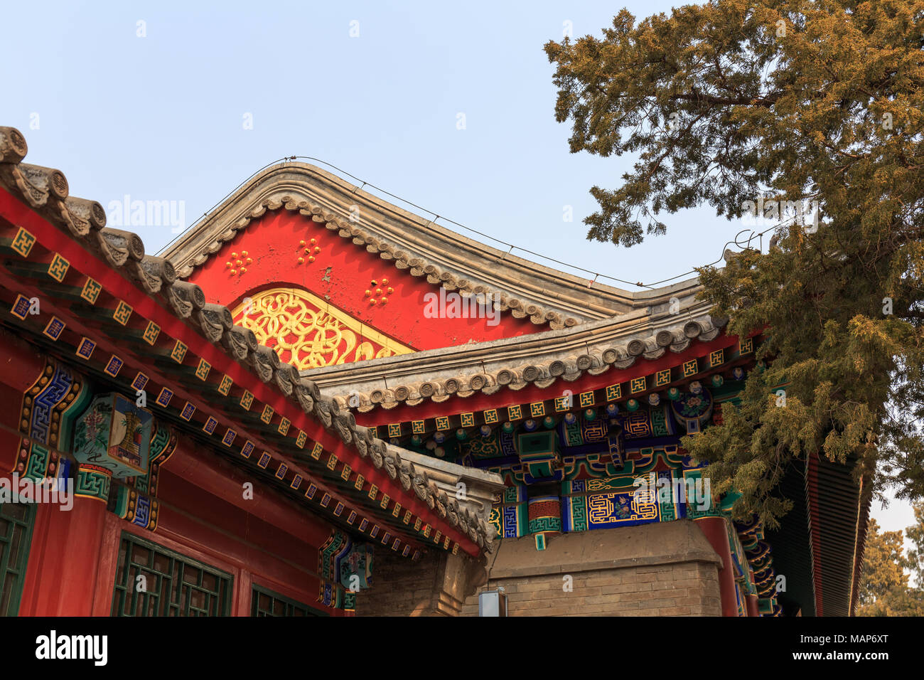 Details der traditionellen chinesischen Architektur an den Beihai Park in Peking, China. Stockfoto
