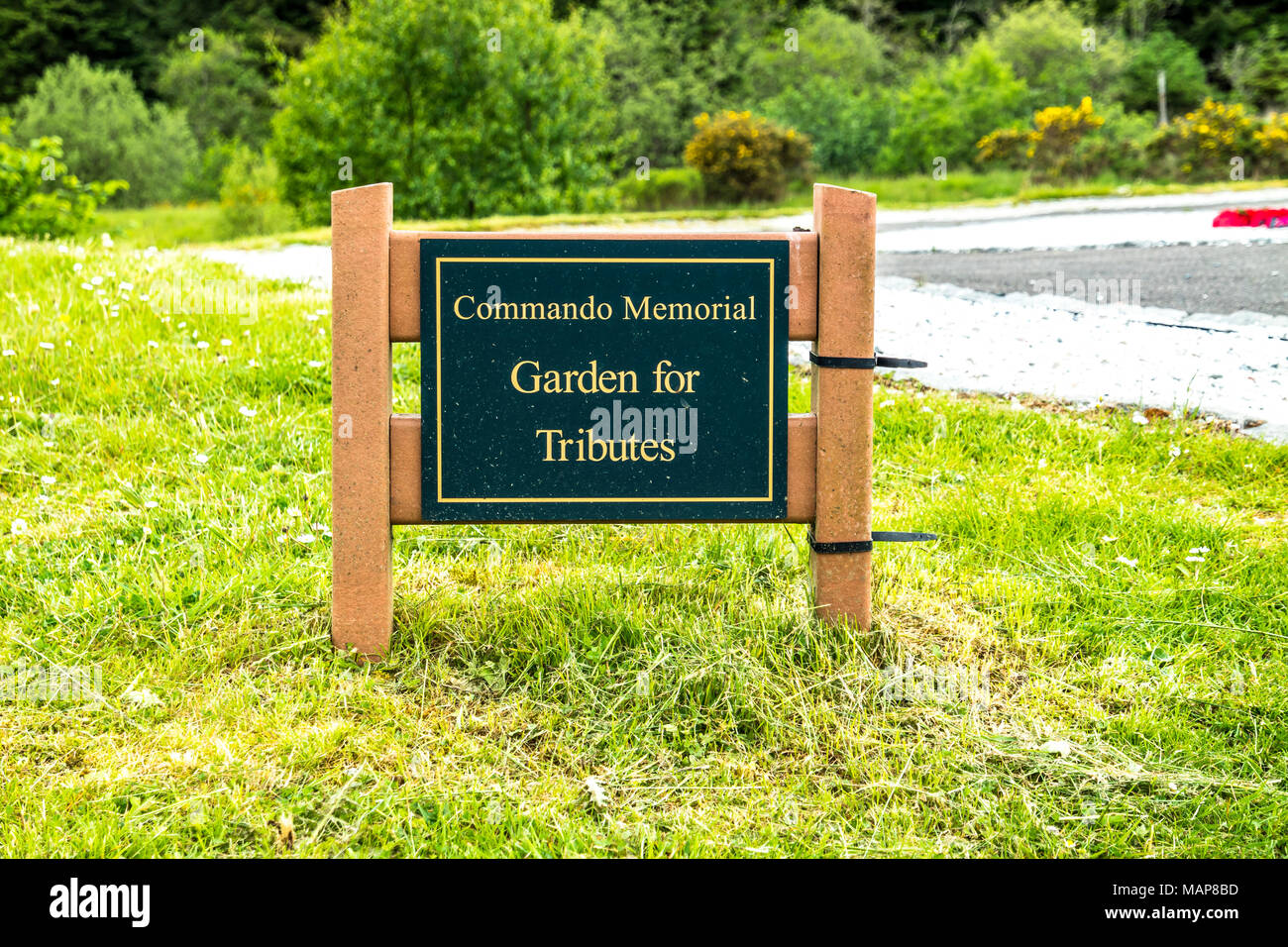 Inverness/Schottland - 31 Mai 2017 :: Schild einladend zum Garten für Tribute. Stockfoto