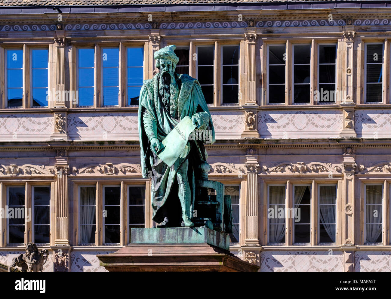 Gutenberg statue Straßburg, Bildhauer David d'Angers 1840, Handelskammer Gebäude, Ort Gutenberg-platz, Straßburg, Elsass, Frankreich, Europa, Stockfoto