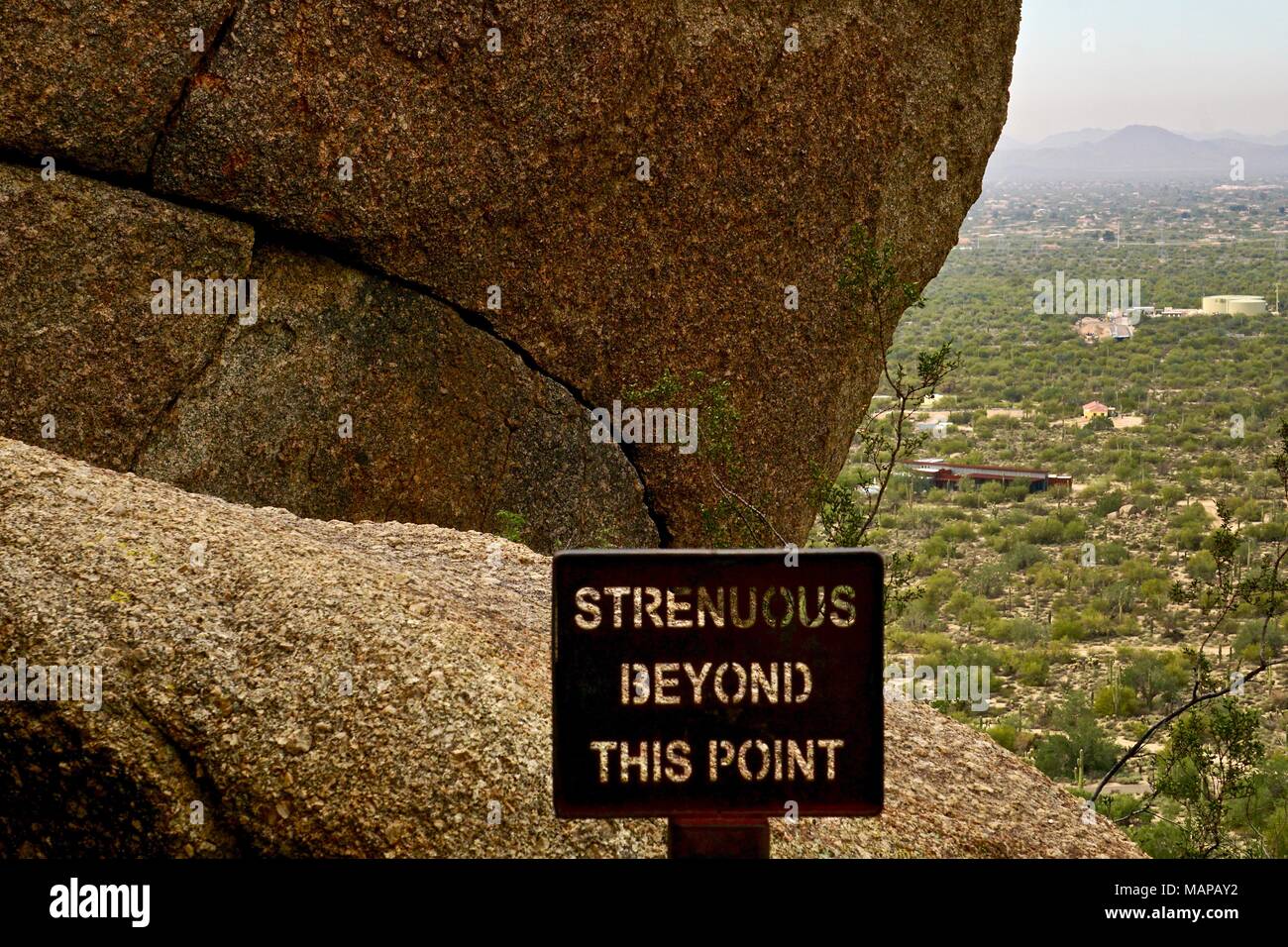 Signage auf Wanderweg in Arizona Warnung Schwierigkeitsgrad Stockfoto
