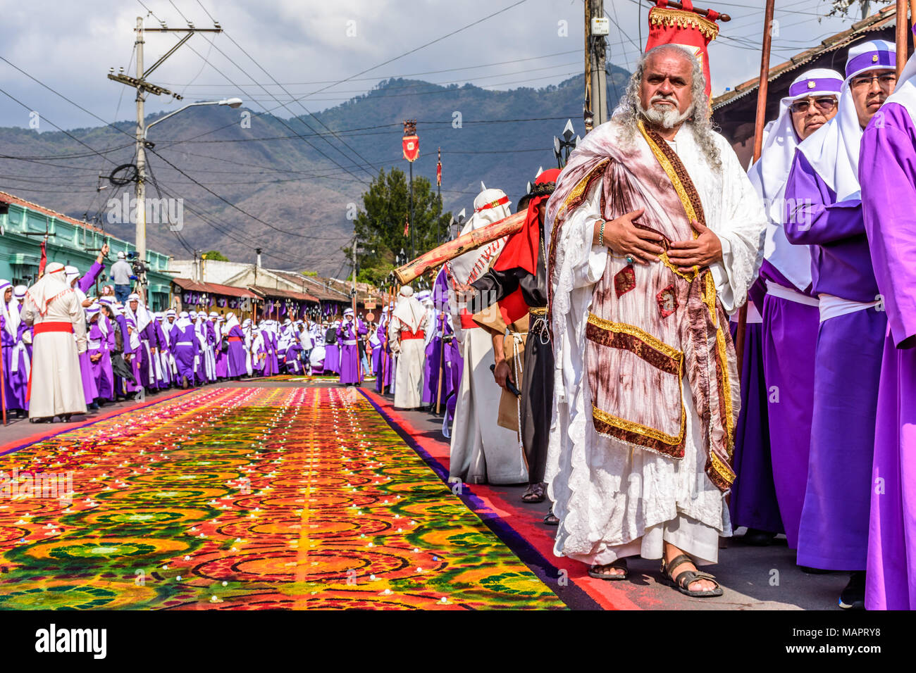 Antigua, Guatemala - März 30, 2018: Karfreitag Prozession in der kolonialen Stadt mit dem berühmtesten Feierlichkeiten zur Karwoche in Lateinamerika. Stockfoto