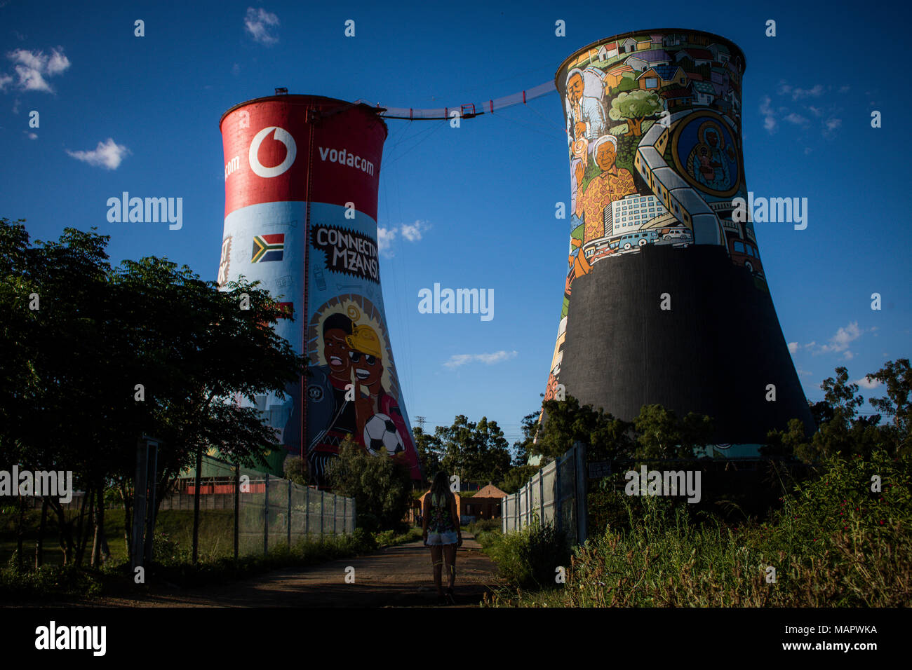 Mädchen in Orlando Towes in Soweto, Südafrika. Stockfoto