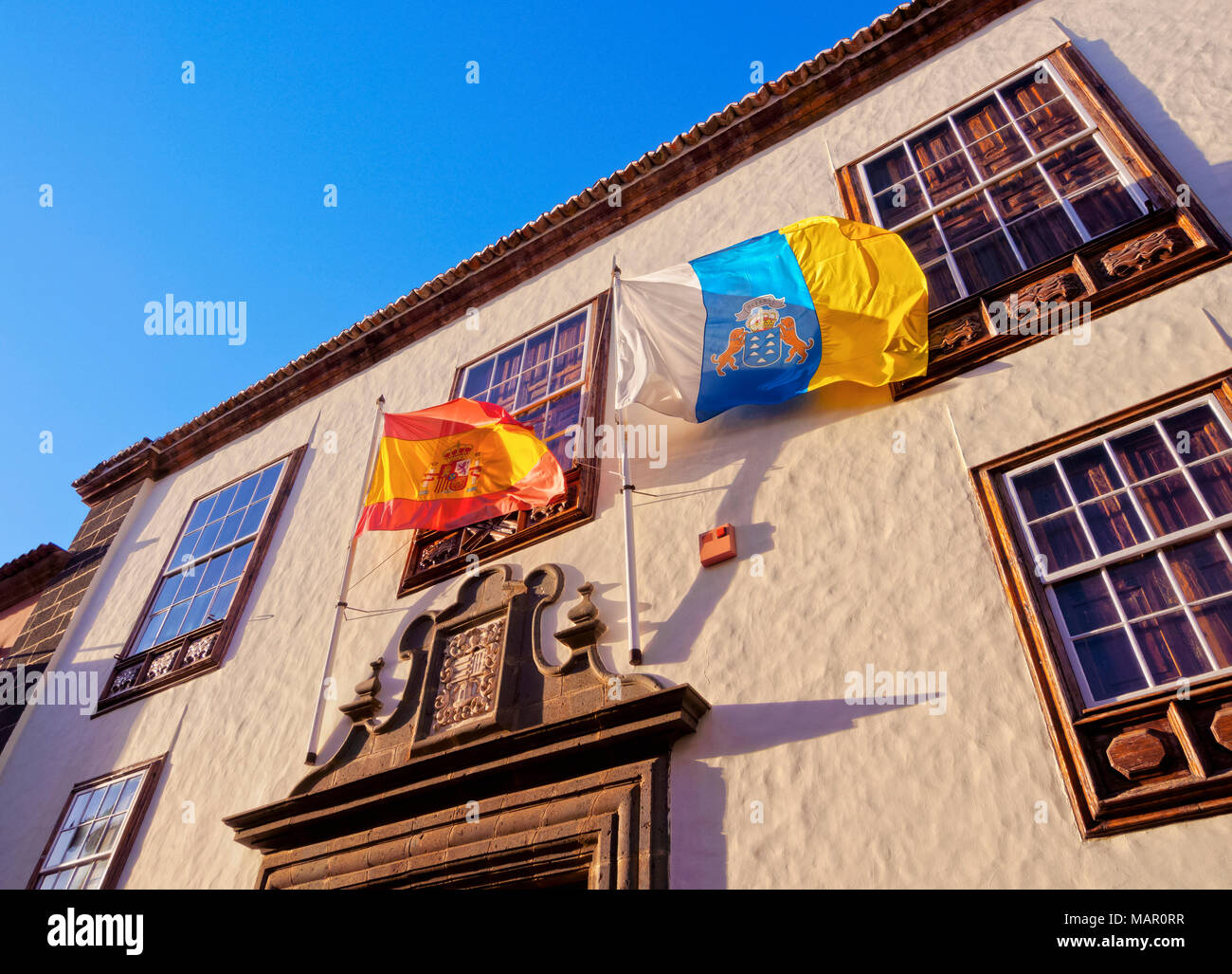 Casa Montanes, Haus im Kolonialstil, spanische und kanarische Flags, San Cristobal de La Laguna, Teneriffa, Kanarische Inseln, Spanien, Europa Stockfoto
