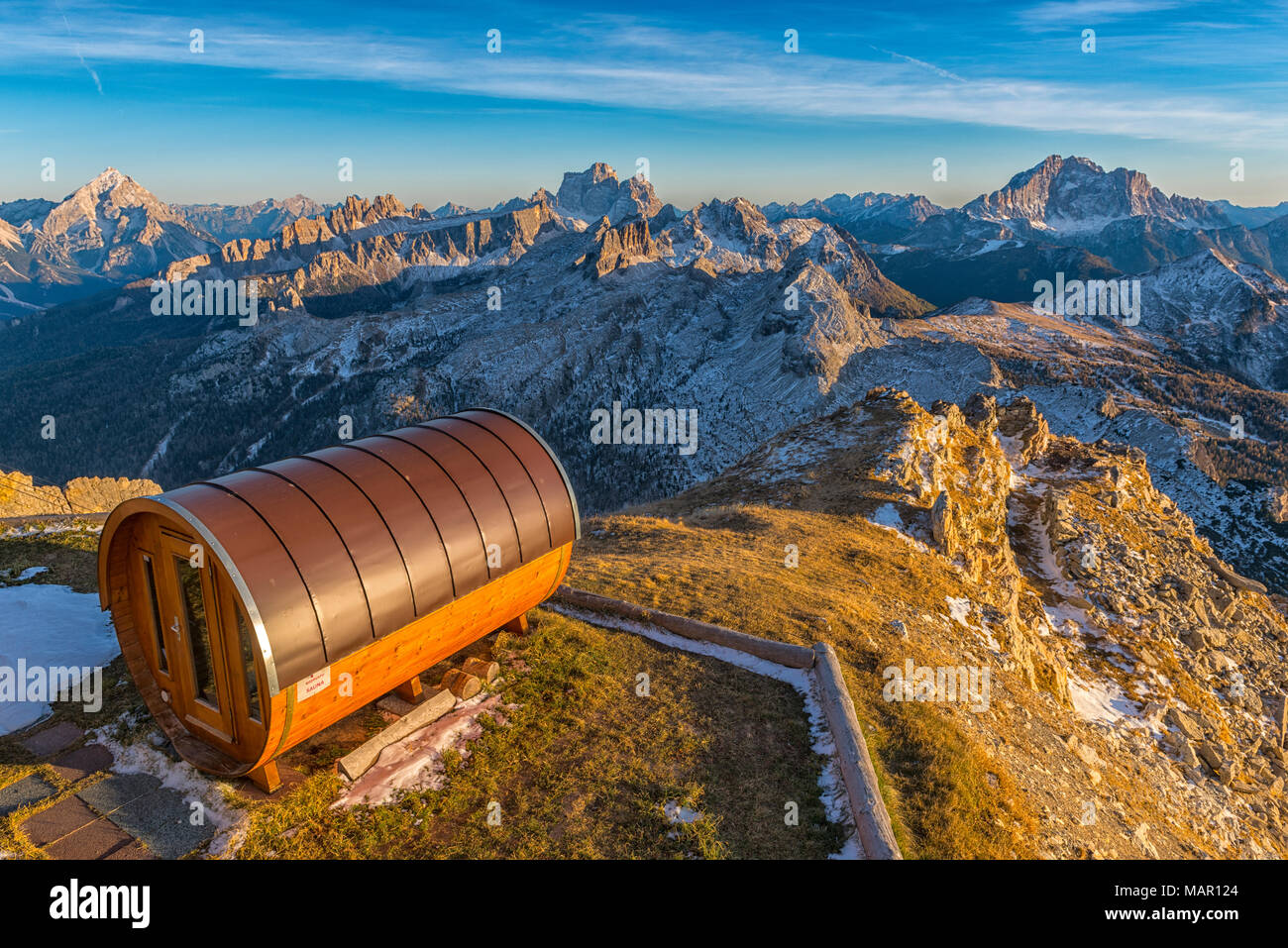 Antelao, Pelmo, Civetta bei Sonnenuntergang von Lagazuoi Berghütte, Dolomiten, Venetien, Italien, Europa Stockfoto