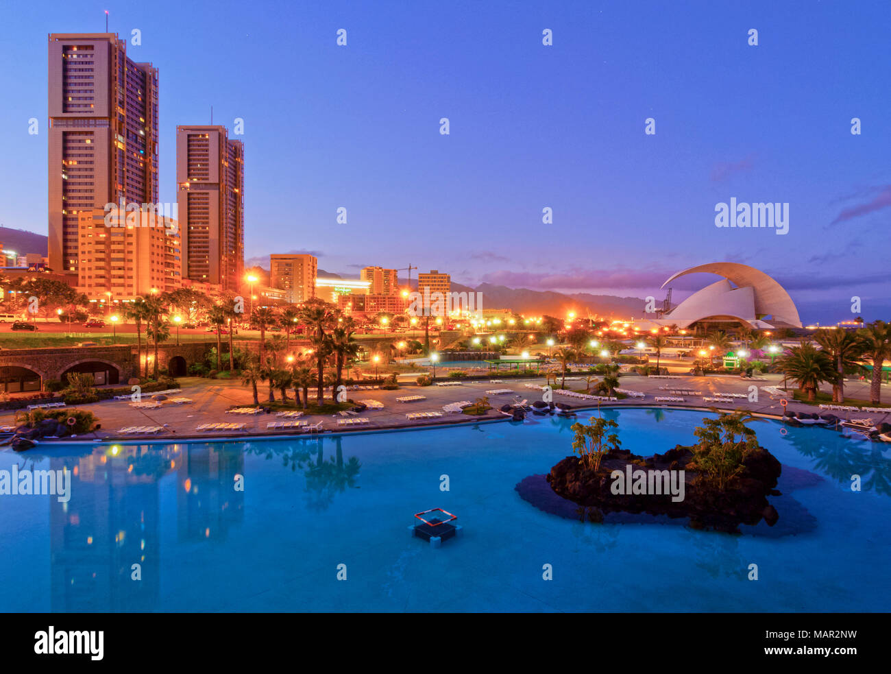 Torres de santa cruz und auditorium Stockfotos und bilder Kaufen Alamy