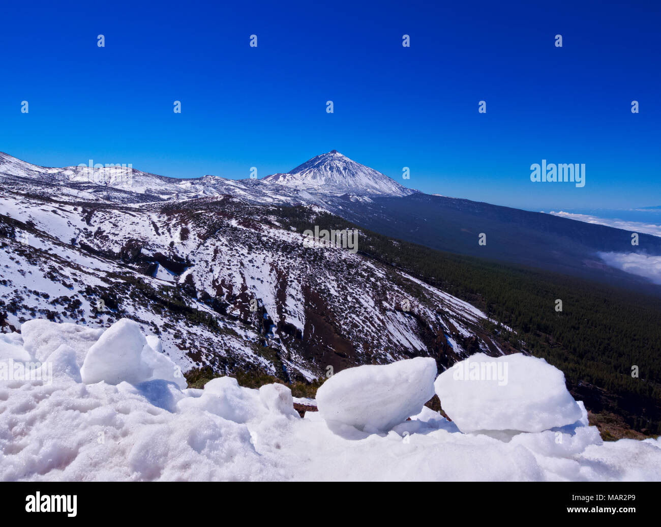 Nationalpark Teide mit Schnee bedeckt, UNESCO-Weltkulturerbe, Teneriffa, Kanarische Inseln, Spanien, Europa Stockfoto