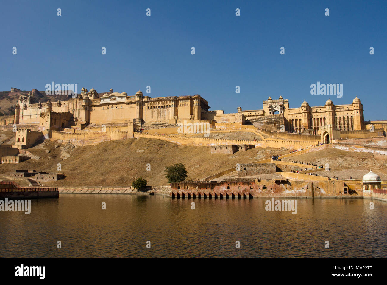 Mit Blick auf den See Maota Amber Fort, Jaipur, Rajasthan, Indien, Asien Stockfoto