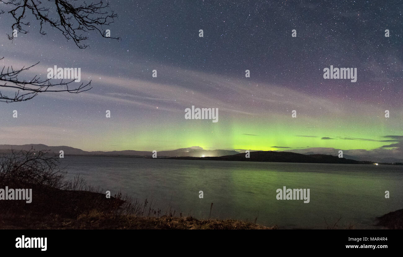 Northern Lights an angesehen Ganavan Sands in der Nähe von Oban an der Westküste von Schottland im November 2017 Stockfoto