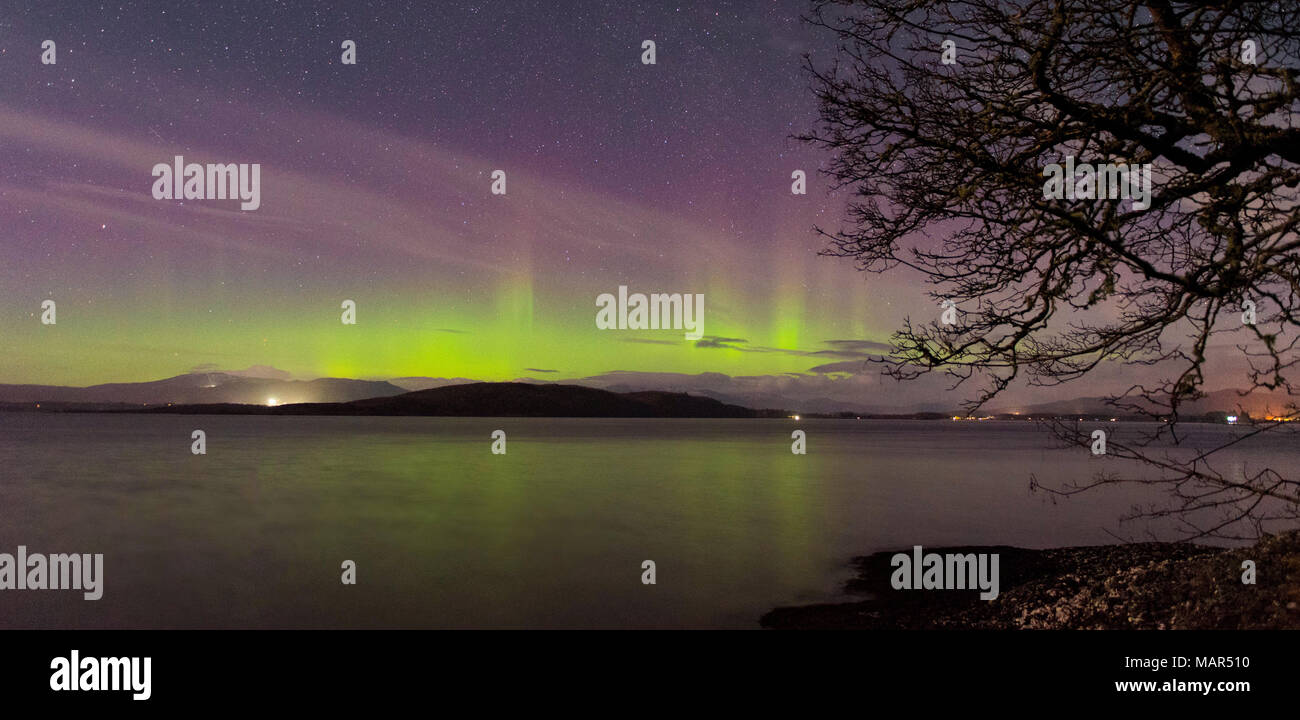 Northern Lights an angesehen Ganavan Sands in der Nähe von Oban an der Westküste von Schottland im November 2017 Stockfoto