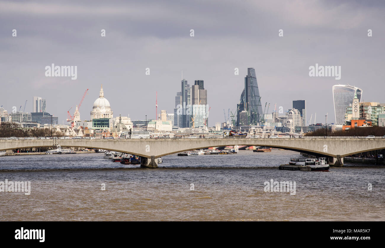 Skyline von London Waterloo Bridge. Stadt London Wolkenkratzer Stockfoto