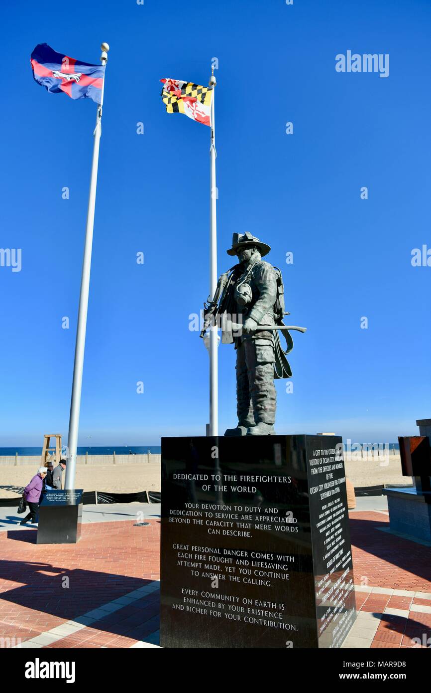 Feuerwehrmann Denkmal an der Ocean City Maryland boardwalk Stockfoto