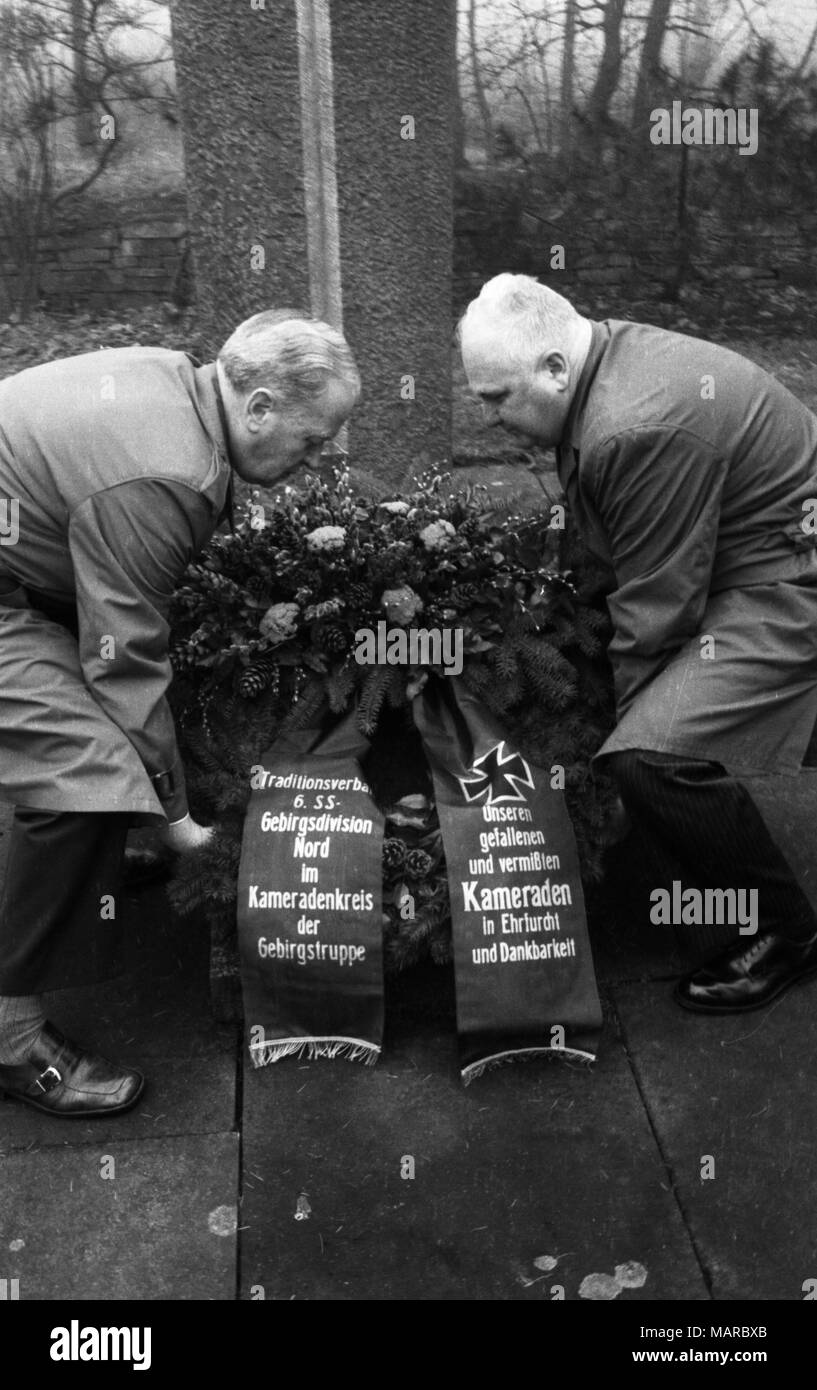 Eine Sitzung des 6 Mountain Division nördlich der Waffen-SS mit dem Gedenken an die Toten in der Nähe von Koblenz Pfaffenbeck am 18.03.1979. | Verwendung weltweit Stockfoto