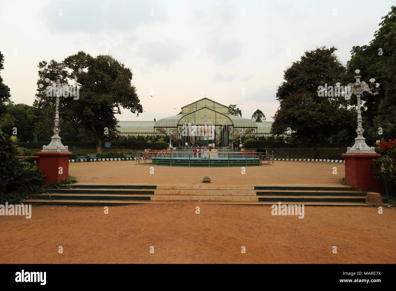 Bangalore, Indien - 18. Oktober 2016: Seitenansicht eines bekannten 'Glashaus' an Lalbagh, die im Jahre 1889 erbaut wurde. Stockfoto