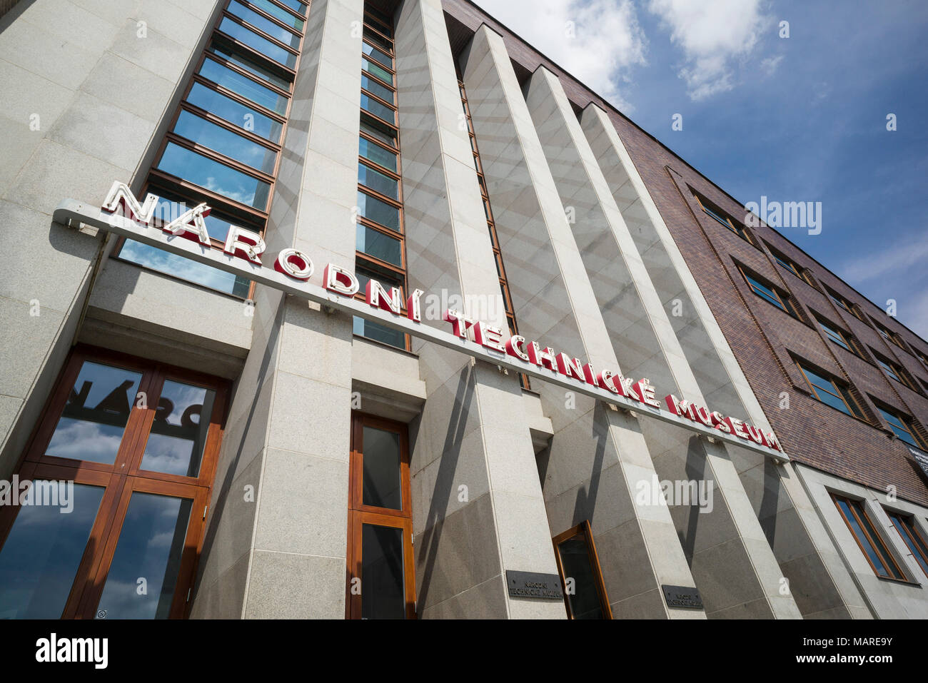 Prag. Der Tschechischen Republik. Äußere des Nationalen Technischen Museums NTM (Národní technické Muzeum). Funktionalistische Gebäude wurde durch die Architektur konzipiert Stockfoto