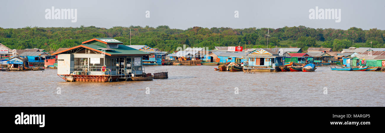 Chong Kneas ist das schwimmende Dorf am Rand des Sees am nächsten liegt, und die meisten zugänglich zu Siem Reap Stockfoto