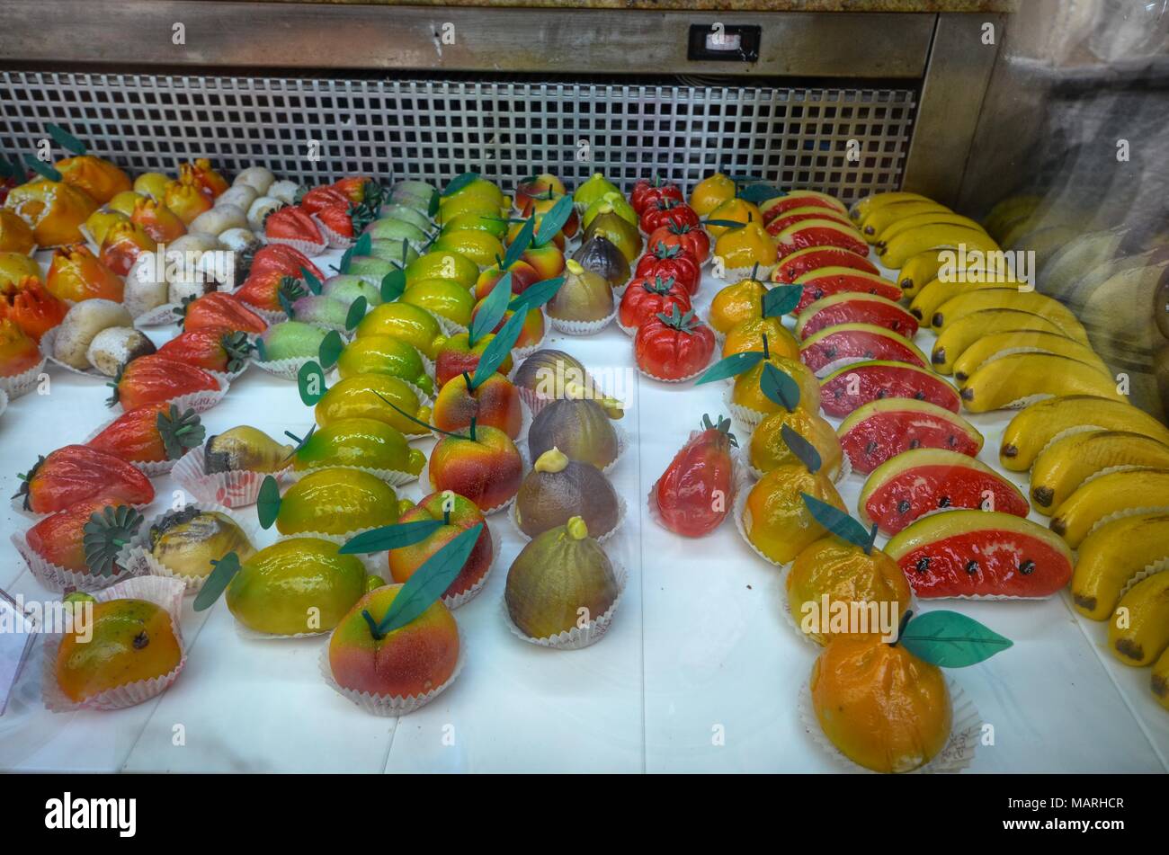 Früchte marzipan sizilien -Fotos und -Bildmaterial in hoher Auflösung ...