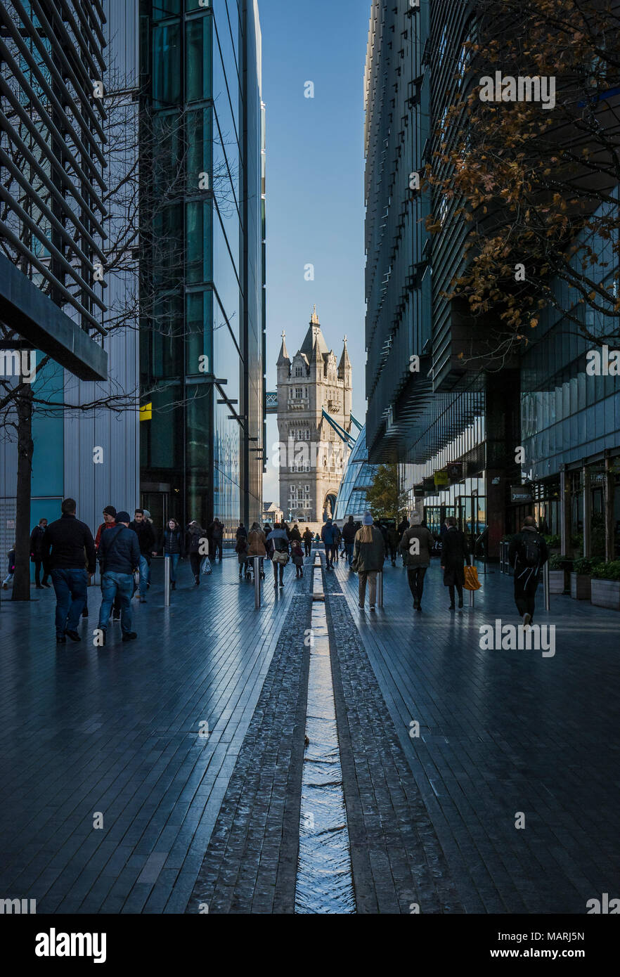 Blick von der Tower Bridge aus London, London Bridge City, London, England, UK. Stockfoto