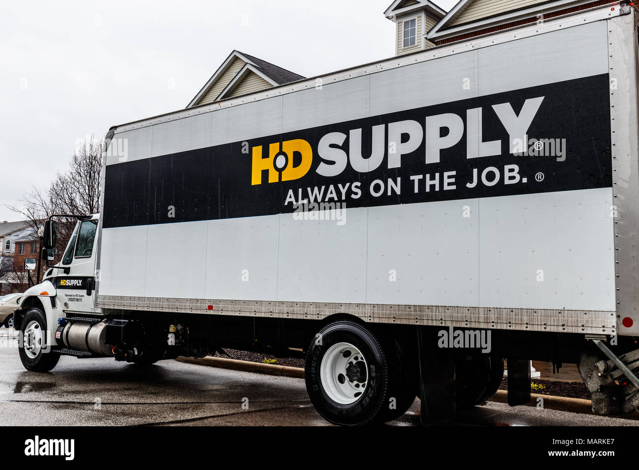 Indianapolis - ca. April 2018: HD Supply distributor Truck. HD-Versorgung ist eine der größten industriellen Distributoren in Nordamerika III Stockfoto