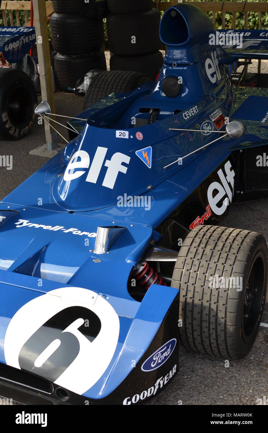 Jackie Stewart Tyrrell Grand Prix Rennen auto auf dem Goodwood Revival 2014 Veranstaltung. Stockfoto