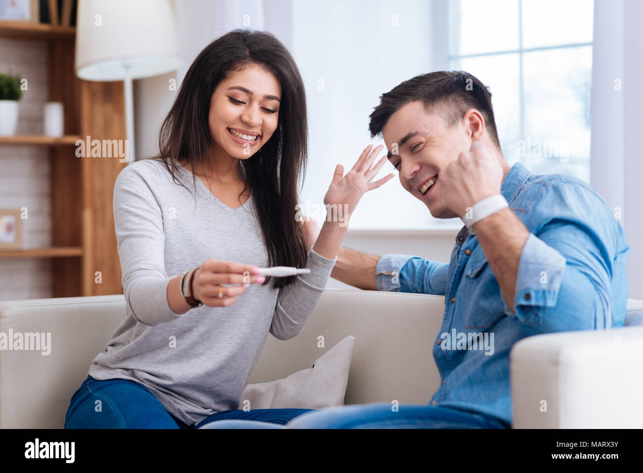 Liebevolle glückliches Paar Schwanger Stockfoto