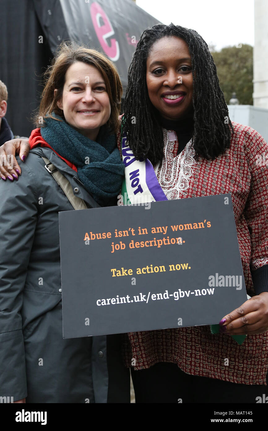 Prominente, Politiker, Meister der Gleichstellung der Geschlechter und feministische Aktivistinnen verbindet Hunderte von Menschen für März 4 Frauen, Event, organisiert von CARE International organisiert, wie sie März vom Parlament Platz zu einer Kundgebung auf dem Trafalgar Square der Internationale Tag der Frau zu markieren. Mit: Dawn Butler MP (Brent Zentrale) Wo: London, Großbritannien Wann: 04 Mar 2018 Credit: WENN Stockfoto