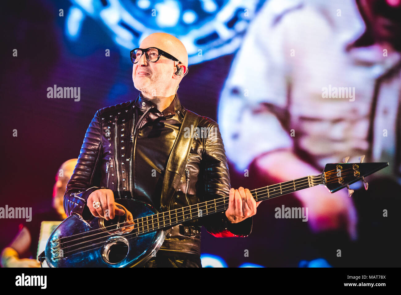 Italien, 2018 3. April: Die italienischen Rapper, Sänger und Songwriter Jovanotti live auf der Bühne im Pala Alpitour für seinen "Lorenzo Live 2018"-Tour Foto: Alessandro Bosio/Alamy leben Nachrichten Stockfoto