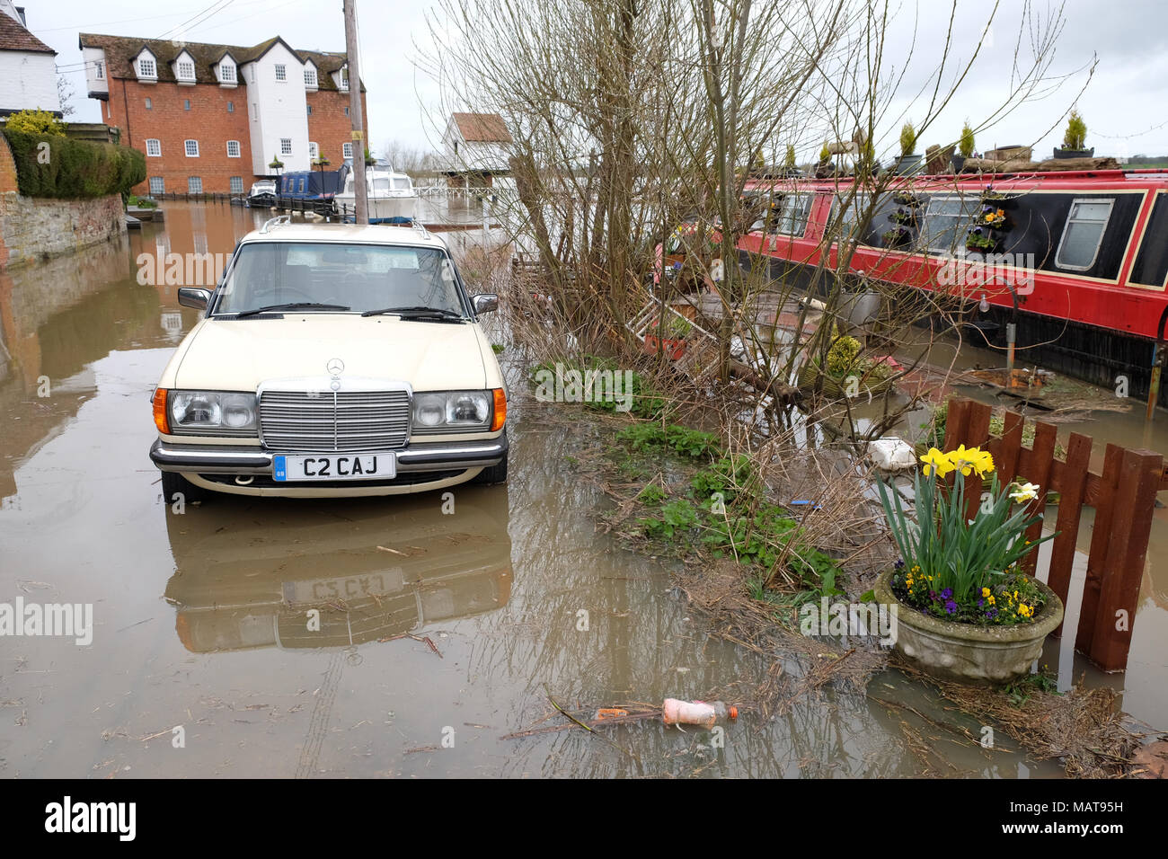 Stroud, Gloucestershire, Großbritannien - Mittwoch, 4. April 2018 - Überschwemmung, neben der Flüsse in Tewkesbury - Die Stadt liegt an der Mündung des Flusses Severn und den Fluss Avon - Foto Steven Mai/Alamy leben Nachrichten Stockfoto