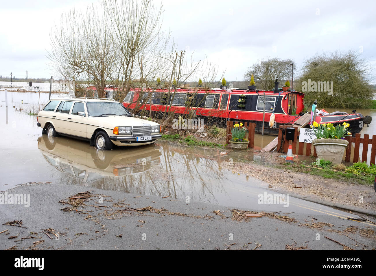 Stroud, Gloucestershire, Großbritannien - Mittwoch, 4. April 2018 - Überschwemmung, neben der Flüsse in Tewkesbury - Die Stadt liegt an der Mündung des Flusses Severn und den Fluss Avon - Foto Steven Mai/Alamy leben Nachrichten Stockfoto