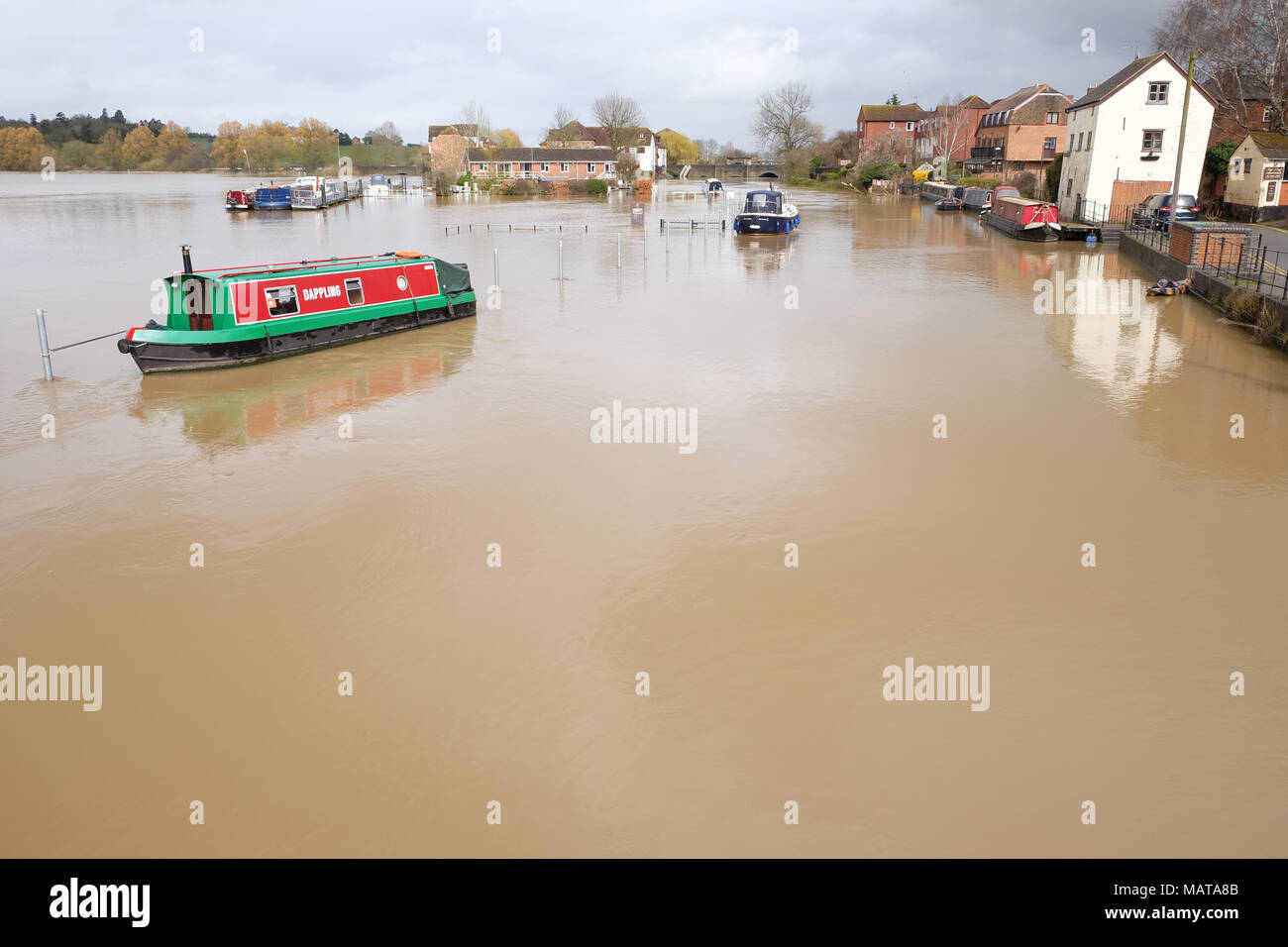 Stroud, Gloucestershire, Großbritannien - Mittwoch, 4. April 2018 - Überschwemmung, neben der Flüsse in Tewkesbury - Die Stadt liegt an der Mündung des Flusses Severn und den Fluss Avon - Die Umweltagentur hat einen roten Hochwasserwarnung in Tewkesbury - Weitere regen Prognose als lokalen Fluss steigt. Foto Steven Mai/Alamy leben Nachrichten Stockfoto