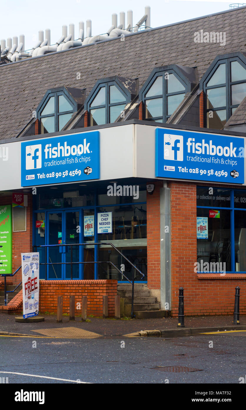 Malone Road Belfast eine traditionelle Fisch und Chip Shop offen für Geschäfte auf einem kühlen Frühling Abend Stockfoto