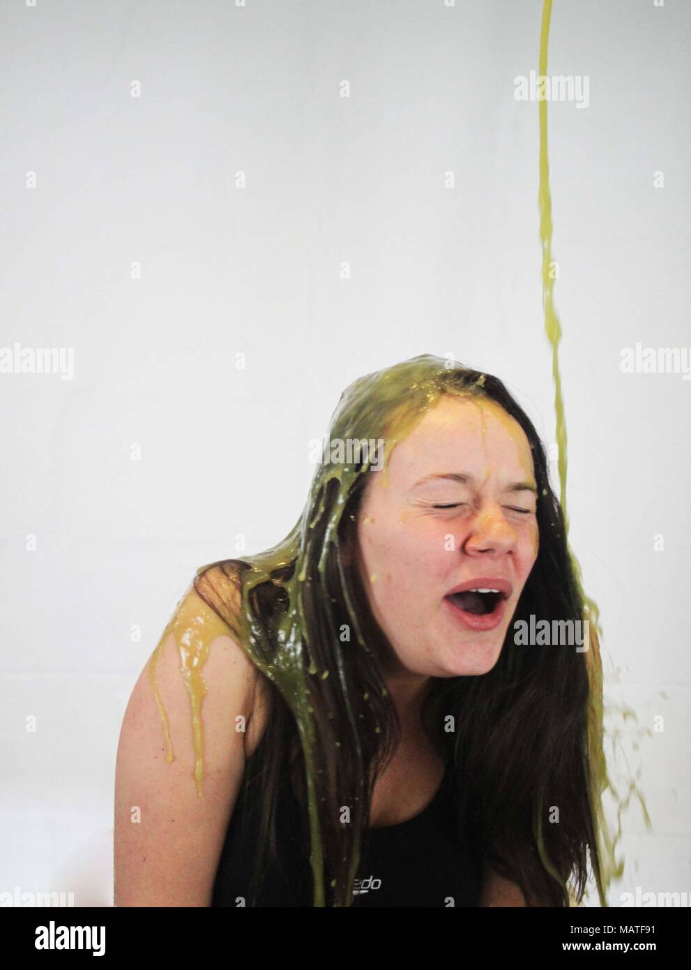 Innocent Smoothie - weibliche Subjekt - Gießen Stockfoto