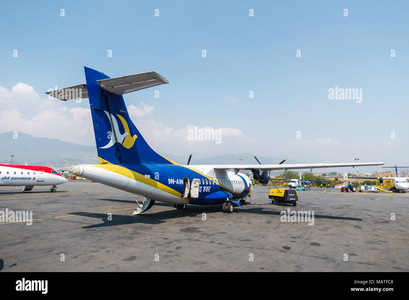 KATHMANDU, Nepal - ca. März 2108: ein Buddha Air ATR42 an der Tribhuvan International Airport. Stockfoto